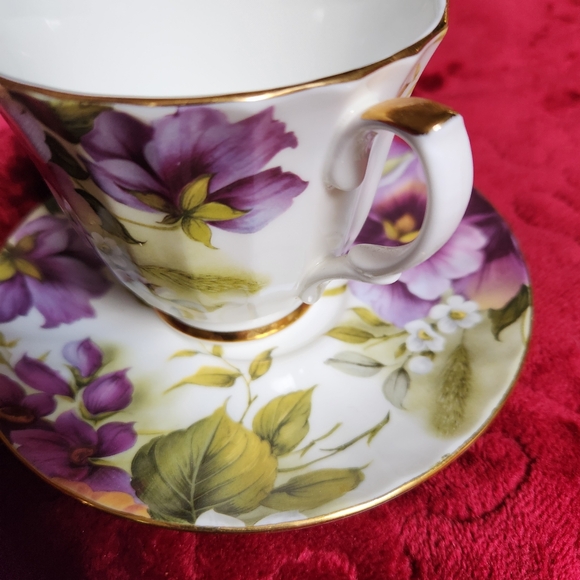 DUCHESS Fine Bone China Tea Cup and Saucer Vintage No Blemishes Made in England - Picture 3 of 10